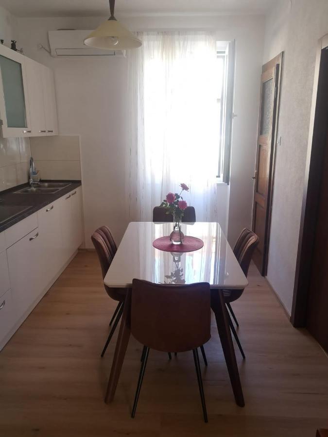 Tranquil Urban Escape Appartement Split Buitenkant foto