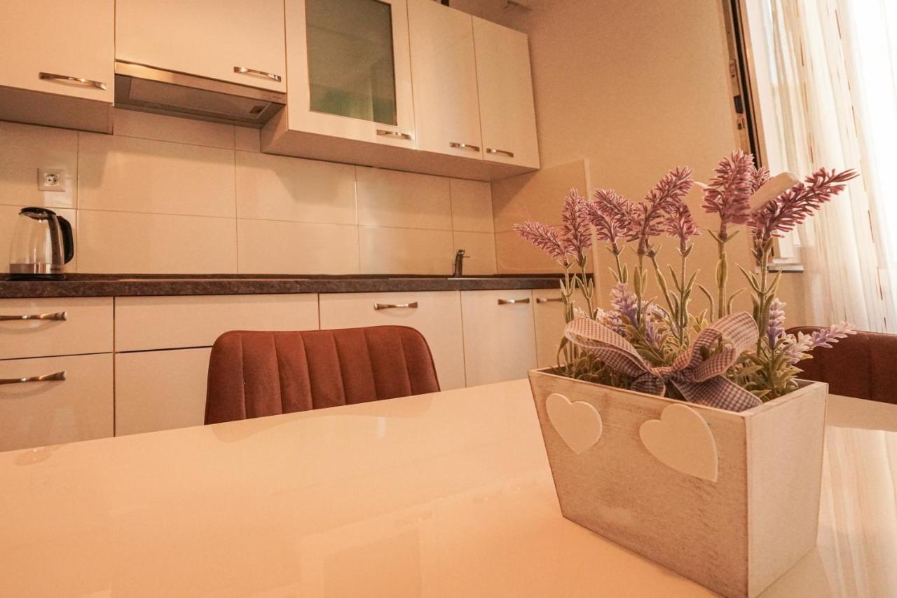 Tranquil Urban Escape Appartement Split Buitenkant foto